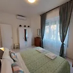 Pied A Terre Nr.5 * Λα Σπέτσια